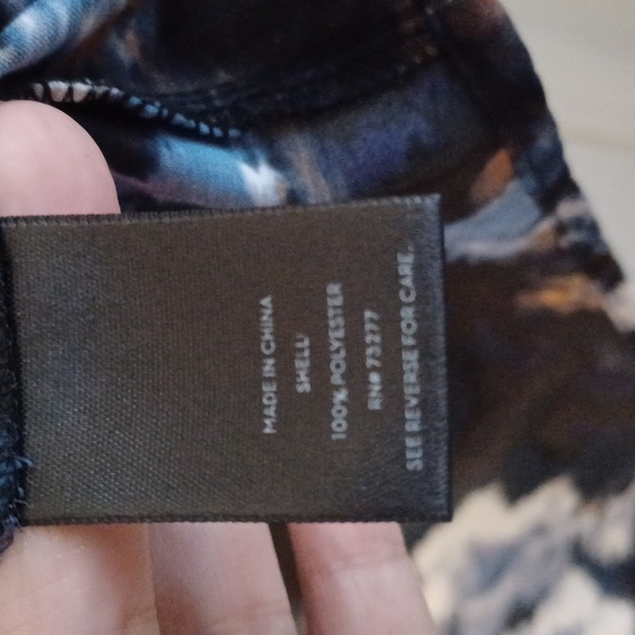 Simply Vera by Vera Wang Blue & Black Floral Blouse, Size Medium - Picture 6 of 13